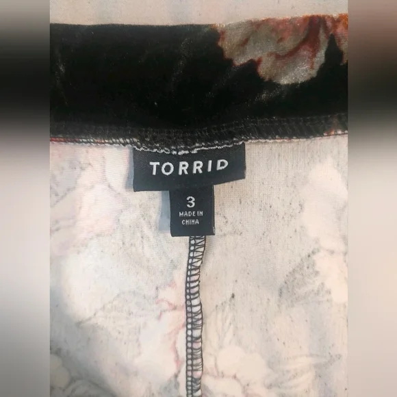 Torrid Black Floral Off-Shoulder Top - Picture 5 of 5